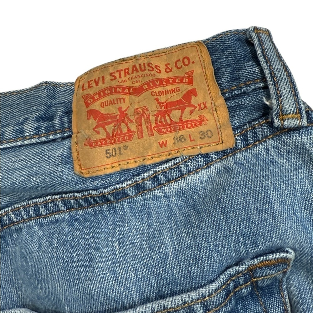 Levi’s 501 Original Fit Blue Jeans Denim LightWash  Button Fly Closure 36 X 30